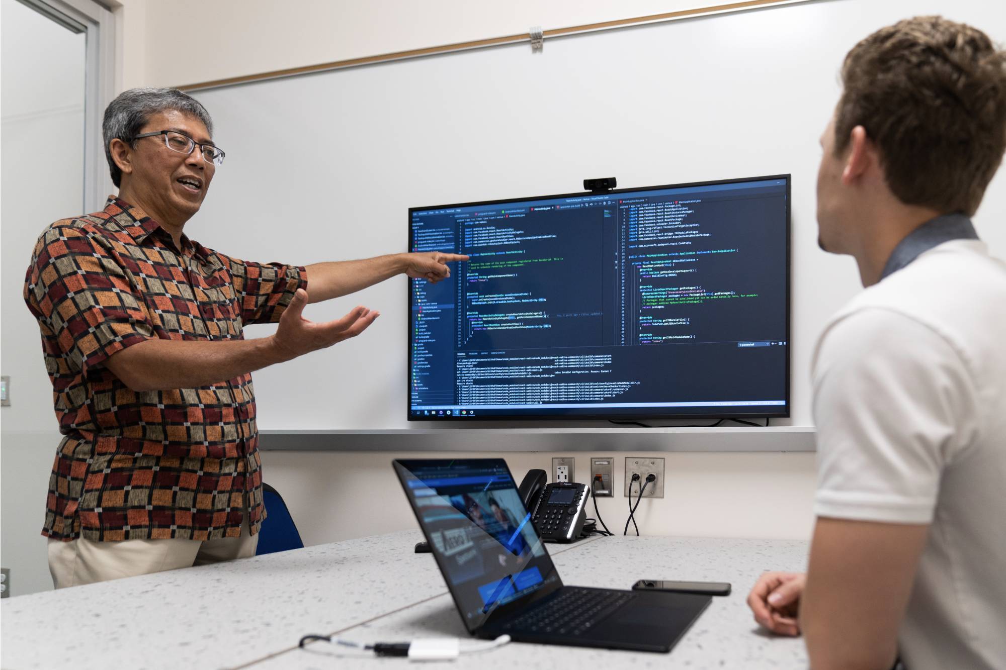 ACI Faculty explaining Data Science Concept to student